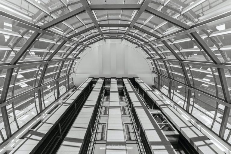 edificio forum de negocios detalle de la estructura metalica circular de la entrada fotografia de arquitectura creativa 201807060721435b3f18874efdd.sized 768x512